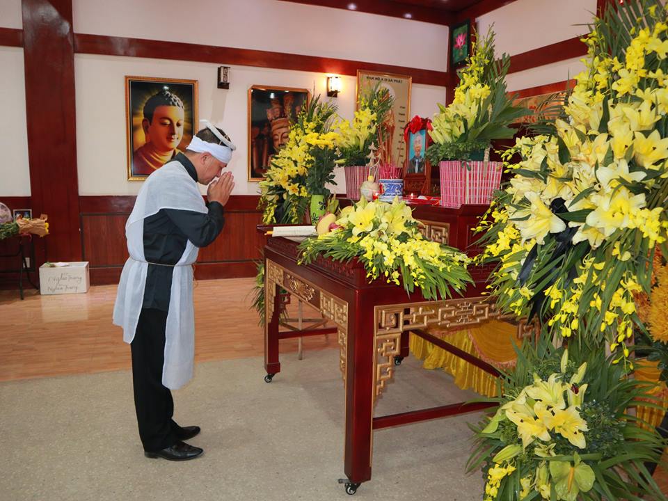 cách vái lạy đám tang