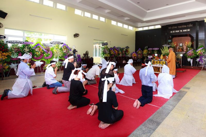 Hướng dẫn cách lạy trong đám tang